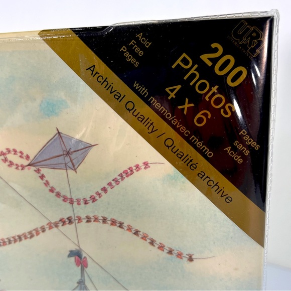 Disney Winnie The Pooh Photo Album Archival Quality Holds 200 4x6 photos w/memos - Picture 3 of 11